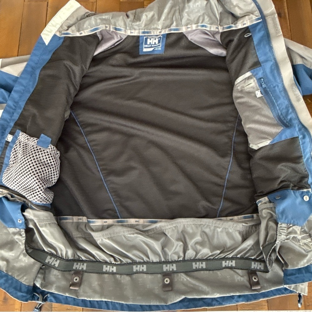 HELLY HANSEN Tech Gorpcore Hooded Waterproof Jack… - image 10